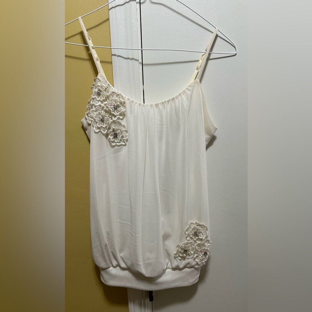 Express Cream Floral Appliqué Spaghetti Strap Camisole w/ Banded Bottom (XS)